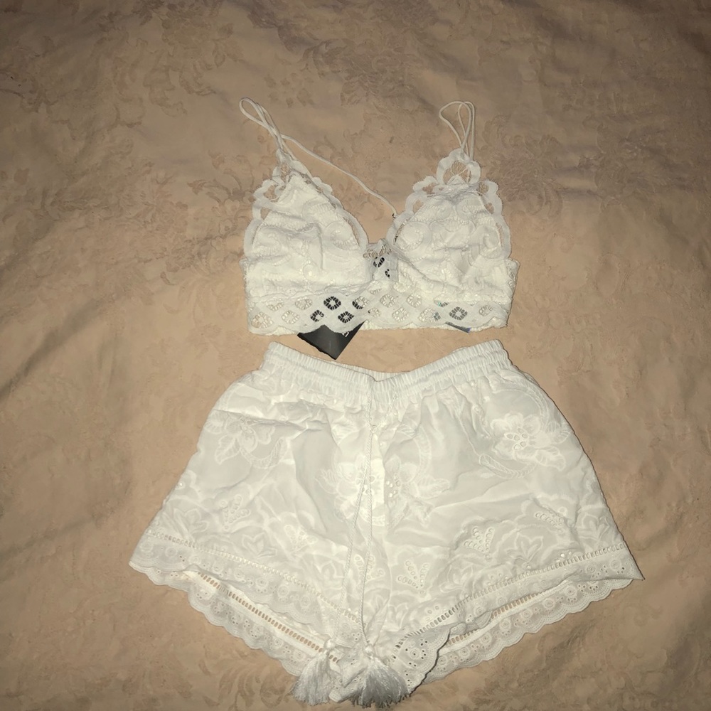 NWT White crop set